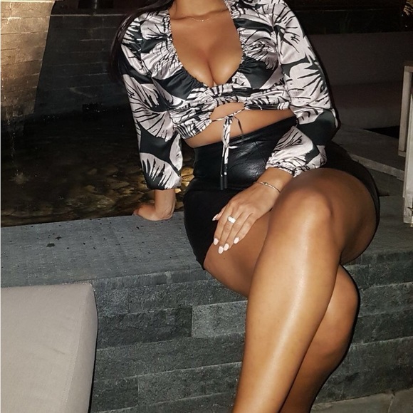 Black and light pink crop top - Picture 1 of 3